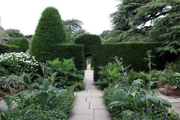 formal garden design using symmetry and even numbers