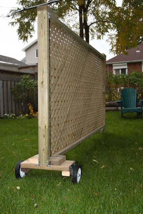 Mobile rolling privacy screen to block out second story neighbors